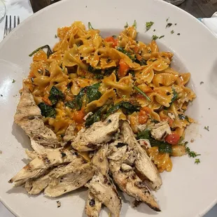 Pasta Cruda with Grilled Chicken, Chili Ancho, Spinach, &amp; Tomatoes