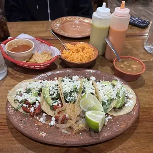 6 tacos, got 2 al pastor and 4 bistec