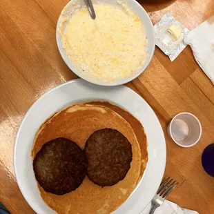 Cheese grits, pancakes, and sausage