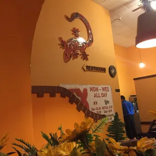 ramen and noodles, interior