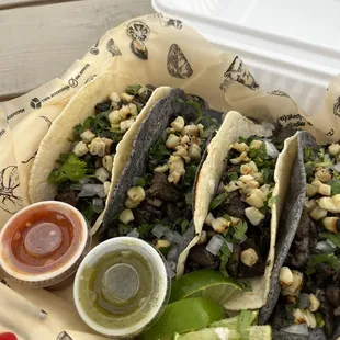 Al pastor negro tacos