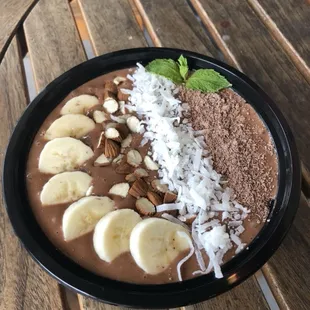 Chocolate smoothie bowl