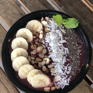 Berry acai smoothie bowl