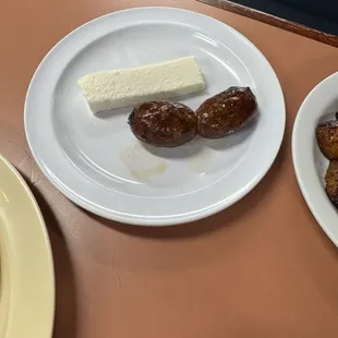 Queso y chorizo.