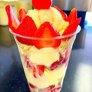 Helado con Fresas / Ice Cream with Strawberries