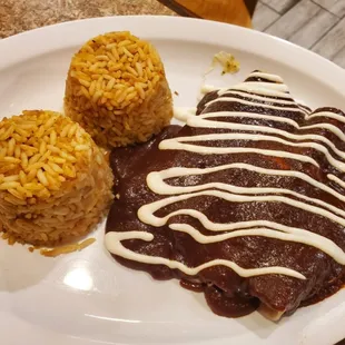 Cheese enchiladas mole