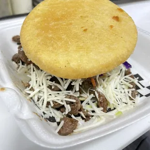 Arepa Venezolana con lomito