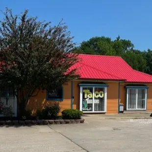 the front of el lorito mexican restaurant