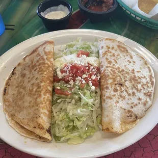 El Quesadilla Rellena with chicken