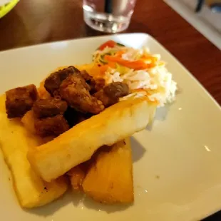 Yuca Frita con chicharron