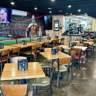 Dining room before the lunch rush