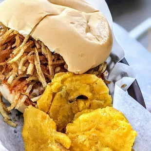 Frita a Caballo with tostones