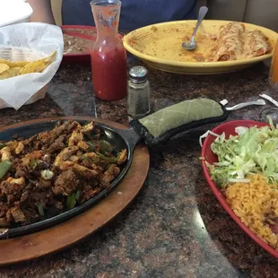 Fajitas El Maguey and Enchiladas Yolanda. Very accommodating, excellent service and speedy service!!