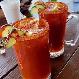 Micheladas de piña con modelo nagra