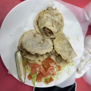 Gordita&apos;s plate with pork carnitas.