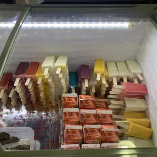 paletas &amp; fresas de las que van con crema