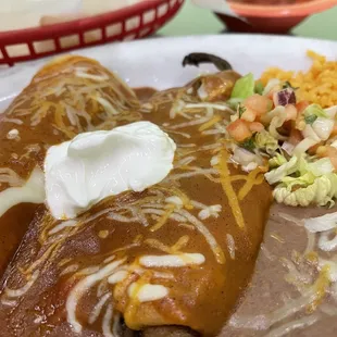 a plate of mexican food