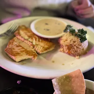 Salmon with cucumber sauce