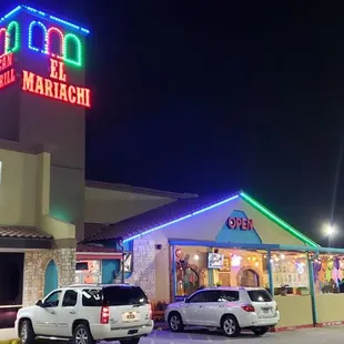 the front of el mariachi