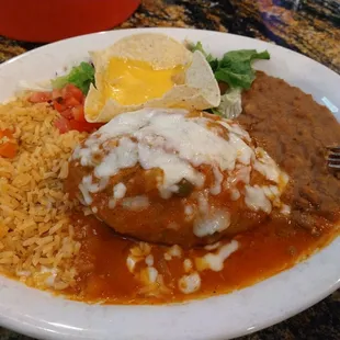 Aproveche la ocasión para degustar mi Chile relleno con carne molida y mucho jackchesse por dentro