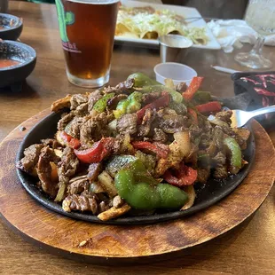 Fajitas. Enchiladas w/white sauce. Dos xx amber.