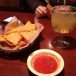 Complimentary chips &amp; salsa.......ummmmm! Noms!