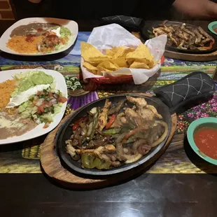 Lunch time amigos