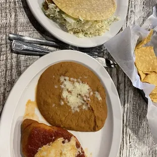Lunch special number one.  Chili relleno, guacamole salad, substitute bean taco.