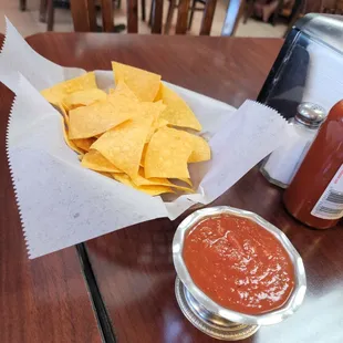 Complementary chips and salsa