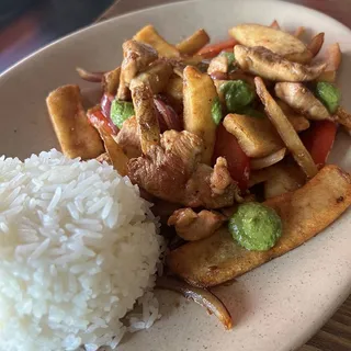 Pollo Saltado