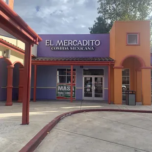 In case you haven't noticed the sign is the newest edition to the establishment and it definitely brings more life to it.