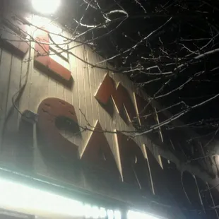 the outside of a restaurant