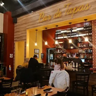 El Mercat Tapas inside