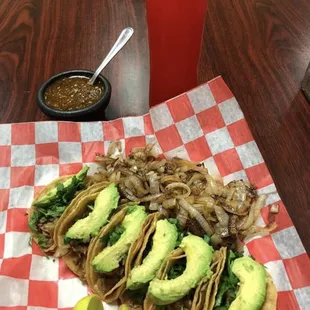 a plate of tacos and a drink