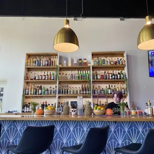 A Full bar. Happy hour with friends