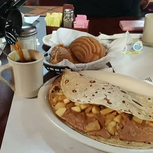 I asked for 3 tacos, but the waitress advised against it. Now I see why! These things are HUGE!!!