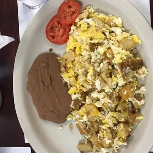 Papas com huevo plate. Comes with either corn or flour tortillas.