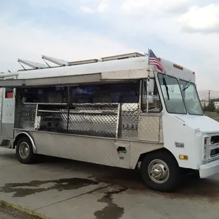 Food Truck serving authentic Mexican street food