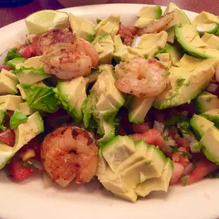 Guacamole Mexicana with shrimp added. Outstanding.
