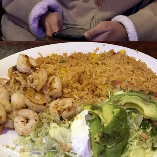 Garlic Shrimp Plate served with a side of tortilla.