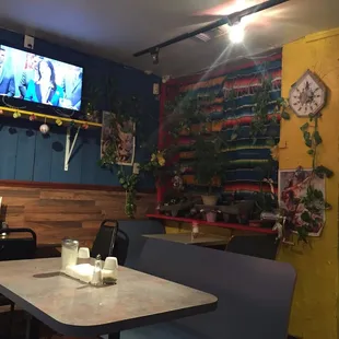 Dining area ~5 tables