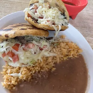 Gorditas de asada plate.