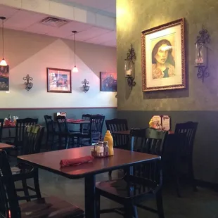 The set up here is a little intimate, the sun is setting so I would imagine these lights having a more intimate feel at night.