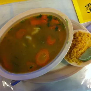 Caldo de pescado y camaron