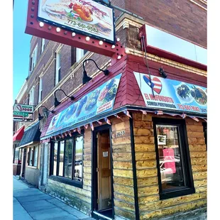 El Mofonguito .  (W North Ave/N Central Park Ave) Puerto Rican Food. Seafood Jibaritos Monfongos Tostones Sandwiches!Cool!