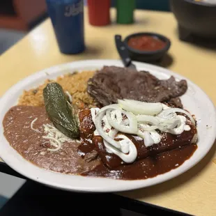 El Jefe - 2 enchiladas with steak - rice and beans and mole on top of the enchiladas