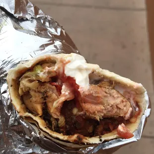 Chicken fajita, with a little sour cream, bitten a little, sorry, but it was good!!!