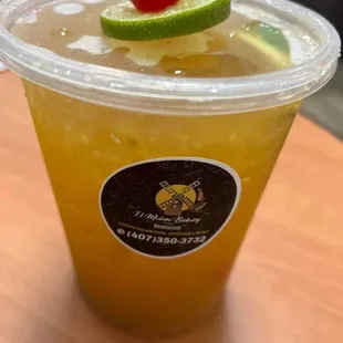 Limonada con Parcha / Lemonade with Passion Fruit