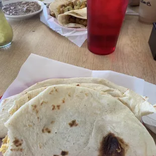 Chorizo y Huevo Taco Papas y Chorizo Taco Frijoles Refritos