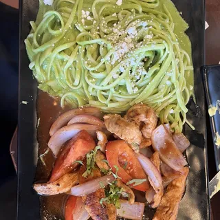 Tallarin Verde con Pollo